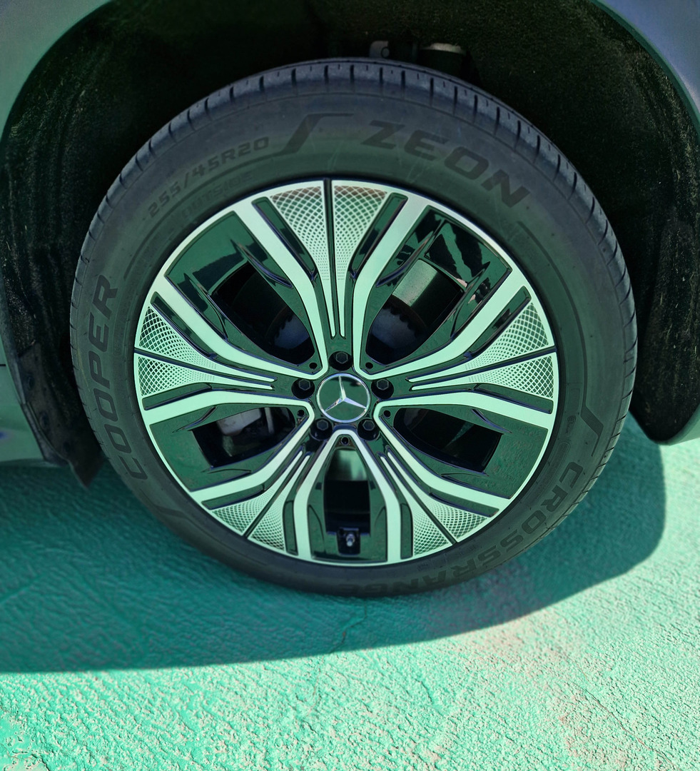 Grå Mercedes EQE350+ SUV fra 2023