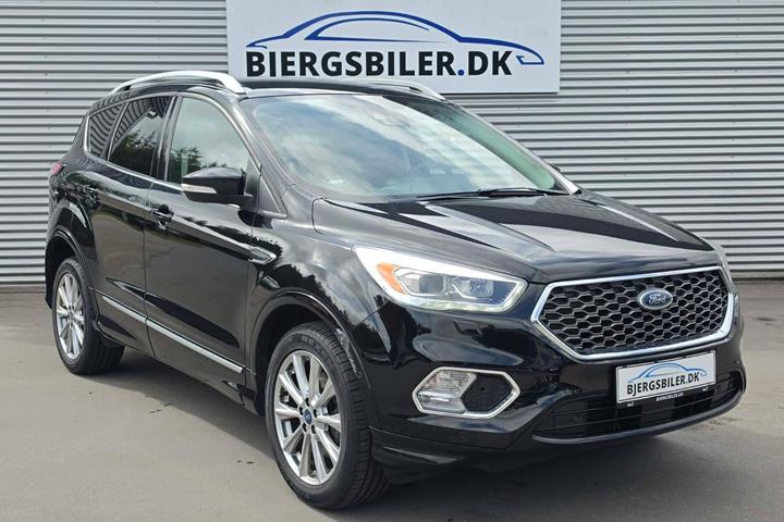Sort Ford Kuga fra 2017 set udefra