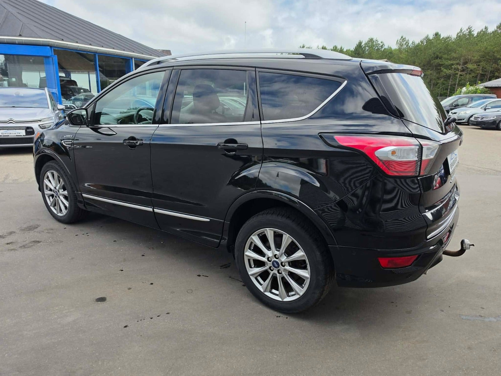 Sort Ford Kuga fra 2017