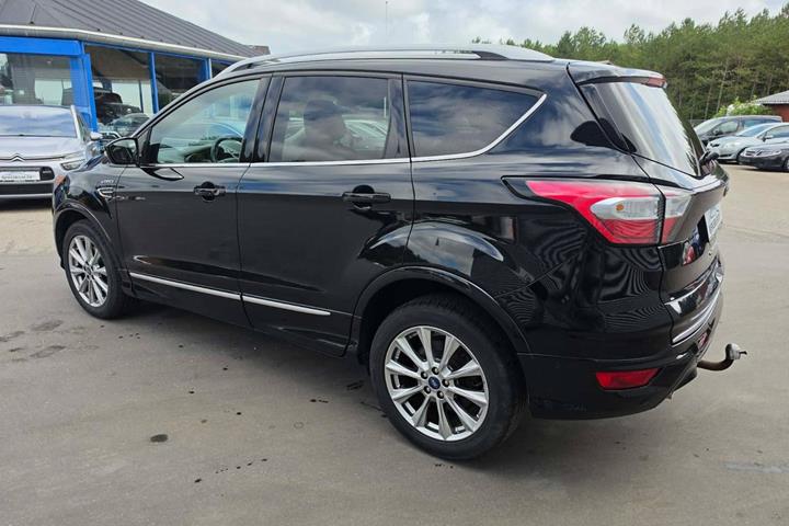Sort Ford Kuga fra 2017