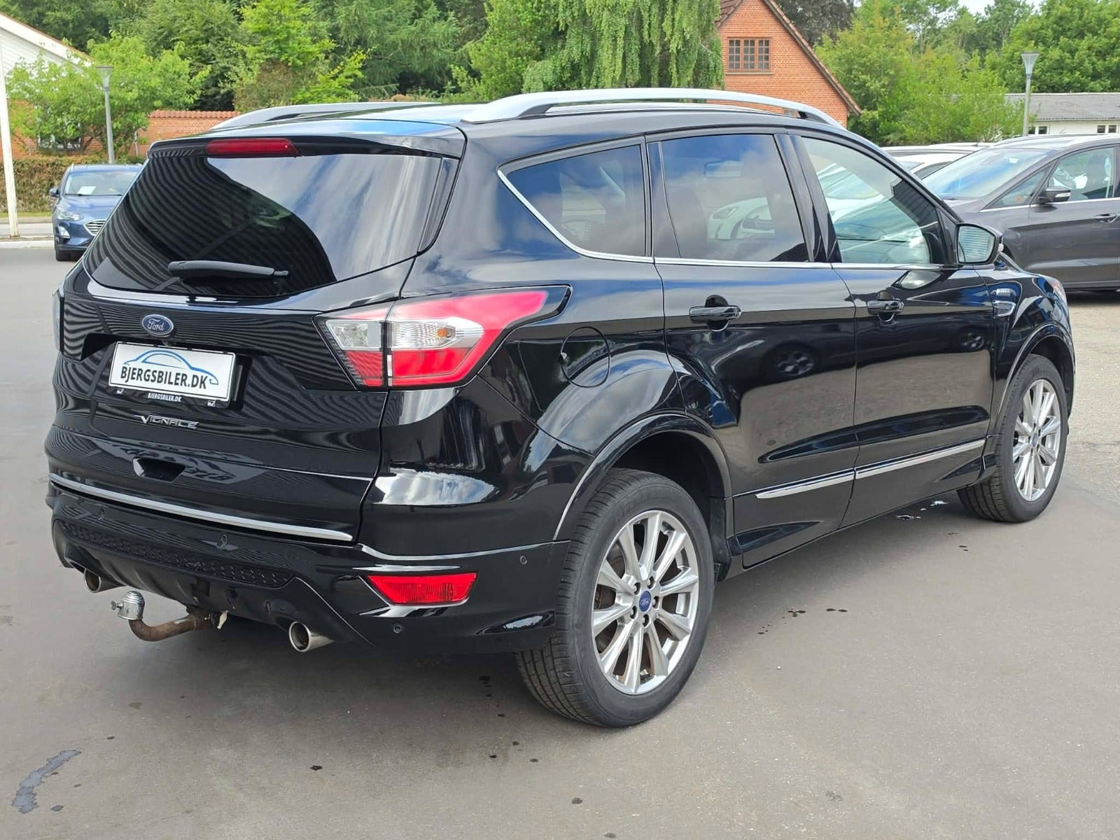 Sort Ford Kuga fra 2017