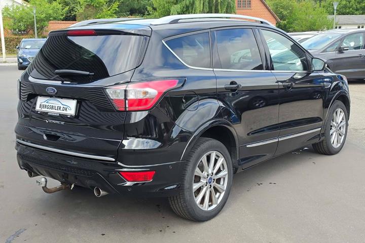 Sort Ford Kuga fra 2017