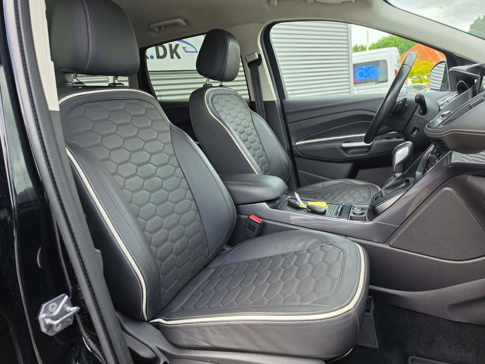 Sort Ford Kuga fra 2017