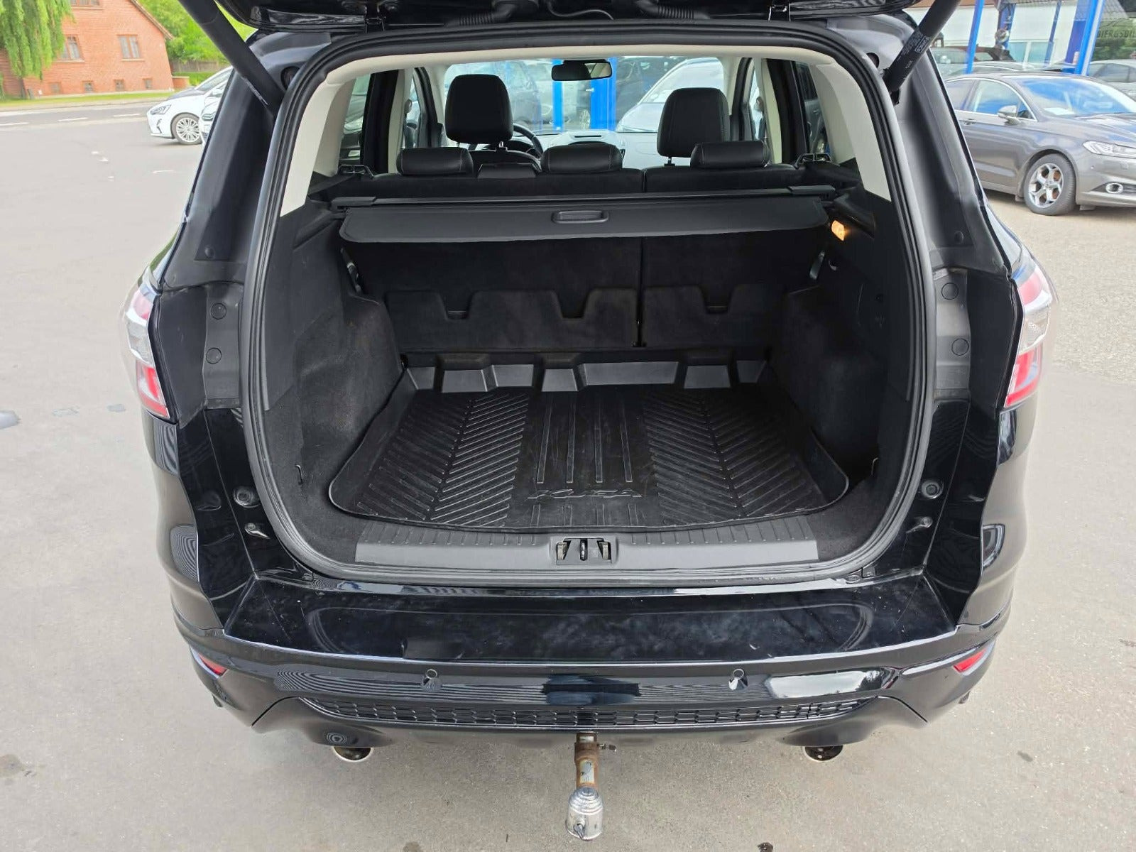Sort Ford Kuga fra 2017