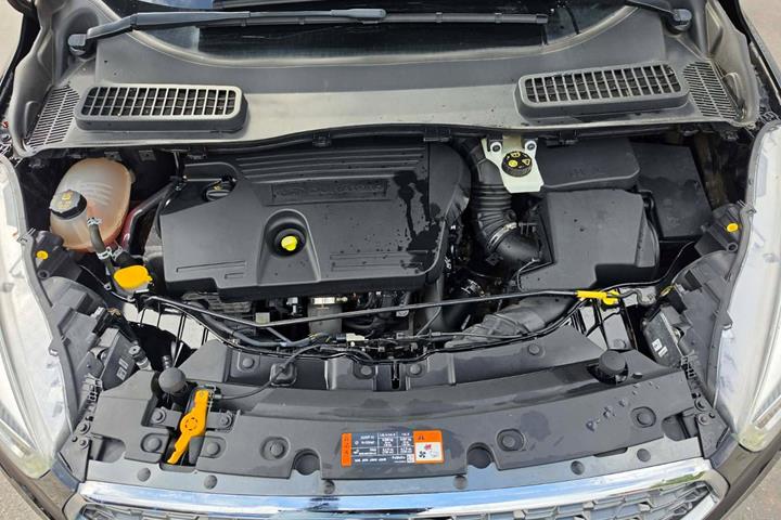 Sort Ford Kuga fra 2017