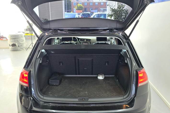 Sort VW Golf VII fra 2017