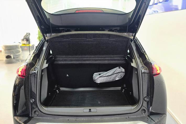 Sort Peugeot 2008 fra 2023