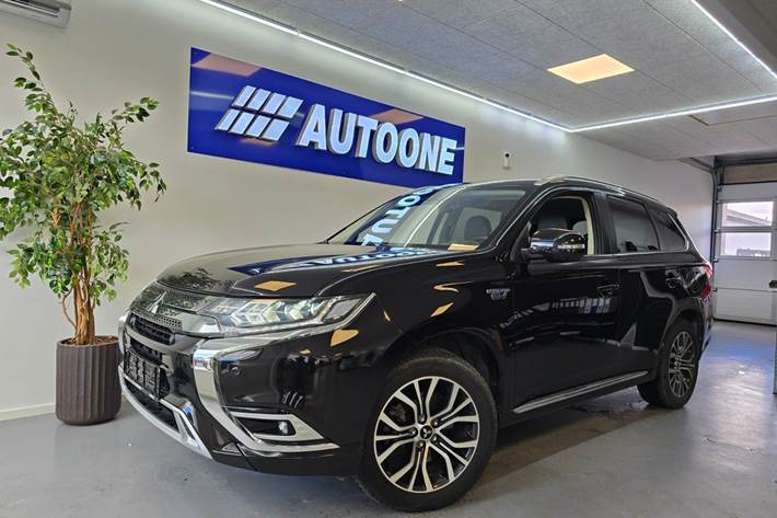 Sort Mitsubishi Outlander fra 2019