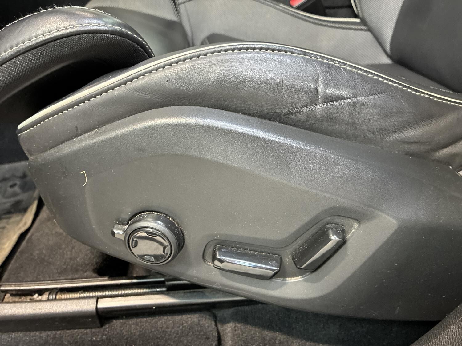 Sort Volvo XC60 fra 2025