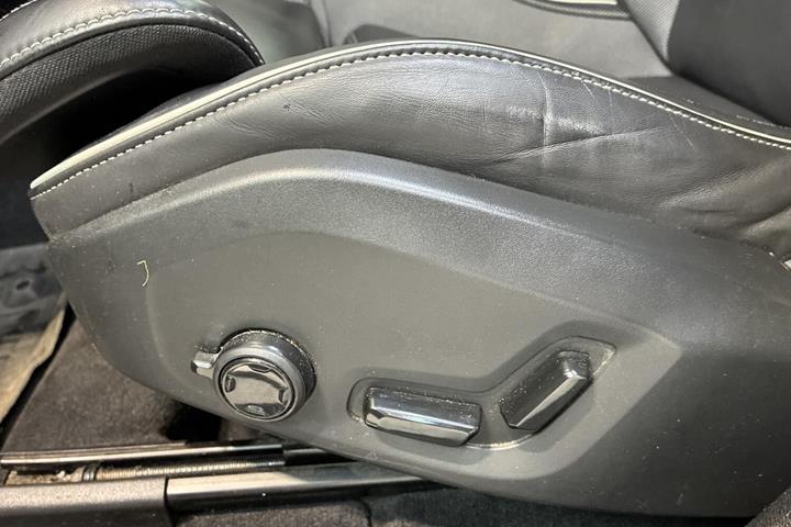Sort Volvo XC60 fra 2025