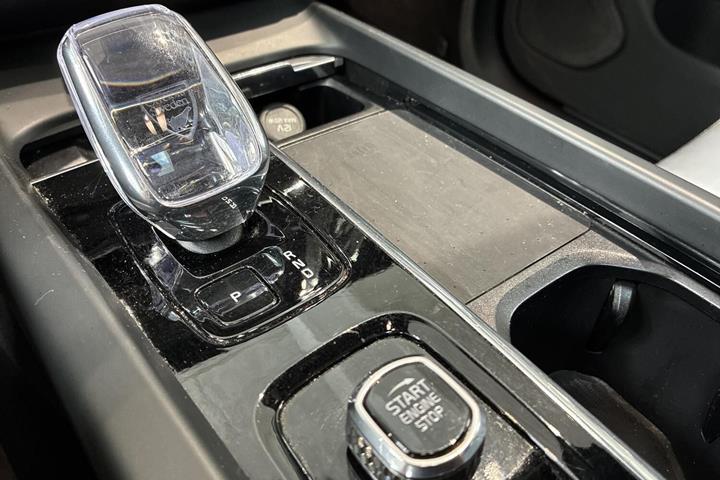 Sort Volvo XC60 fra 2025