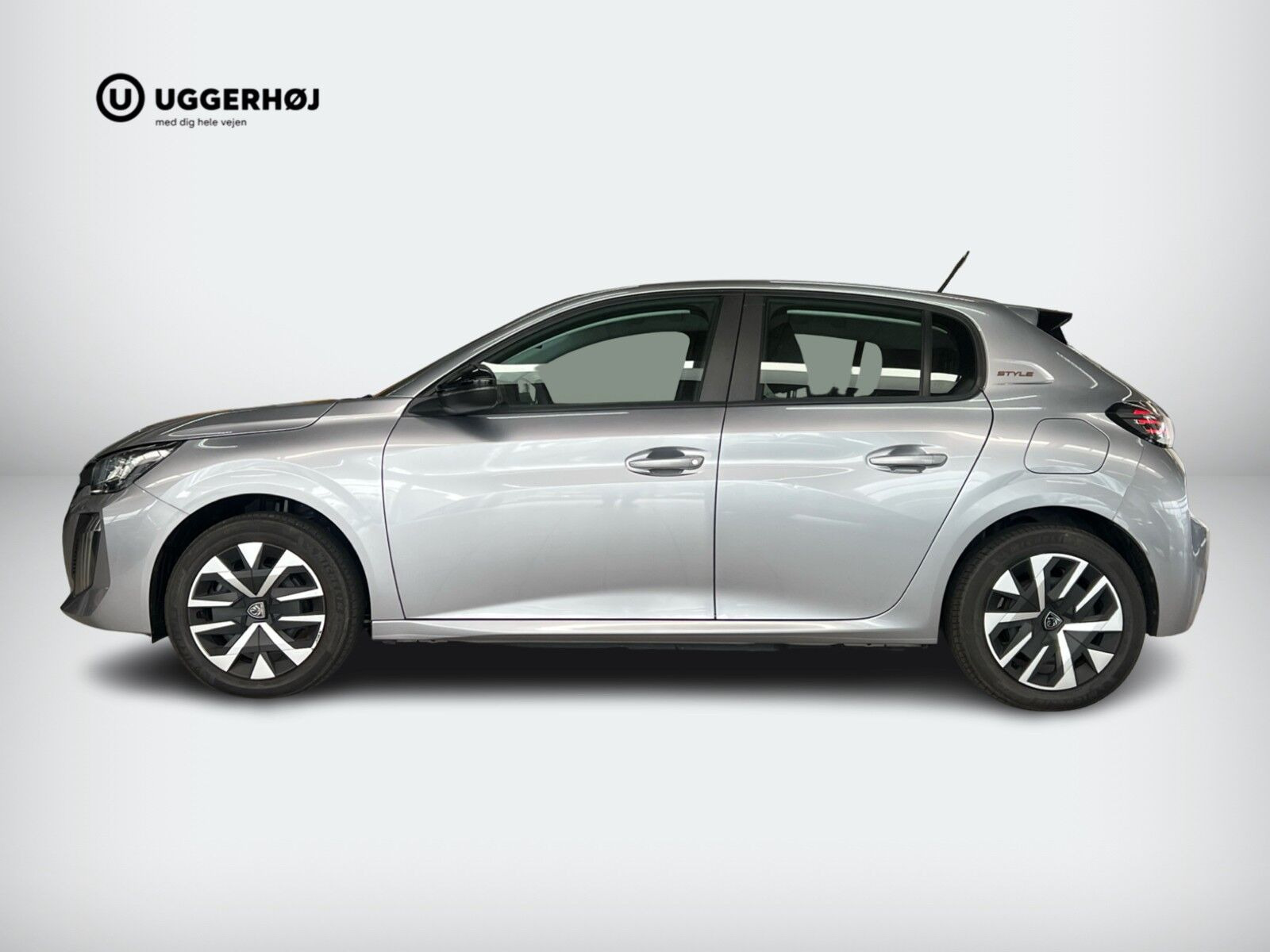 Grå Peugeot e-208 fra 2025