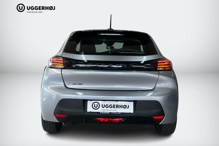 Grå Peugeot e-208 fra 2025