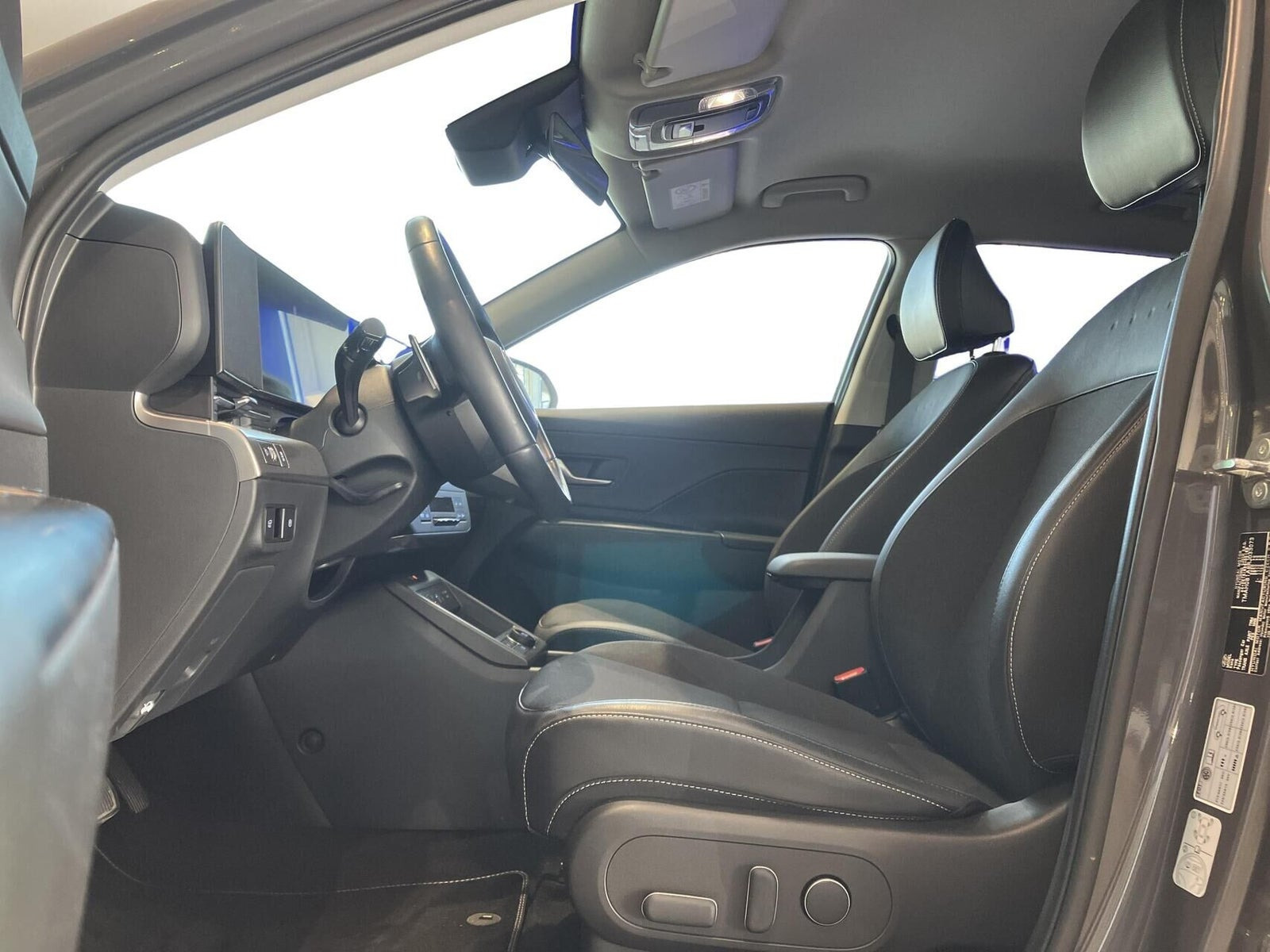 Grå Hyundai Kona fra 2024