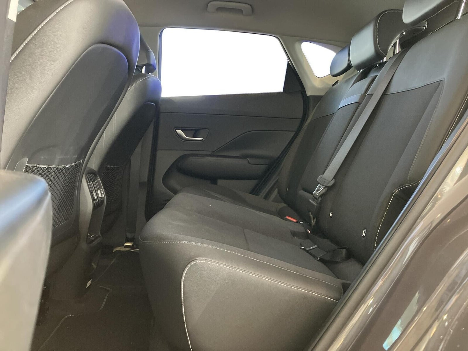 Grå Hyundai Kona fra 2024