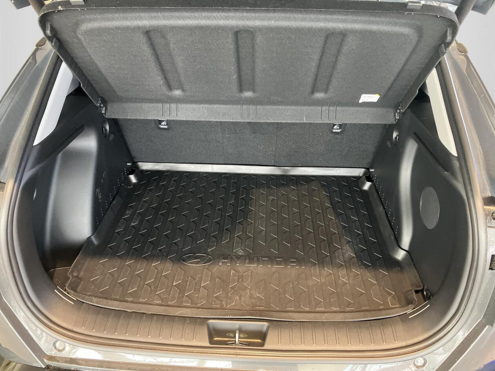 Grå Hyundai Kona fra 2024