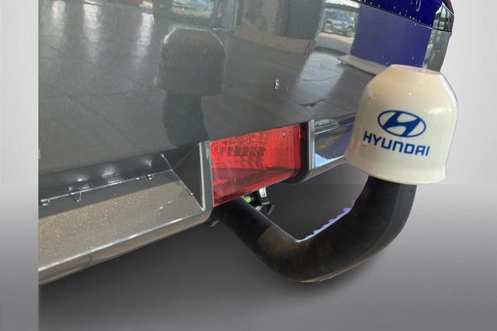 Grå Hyundai Kona fra 2024