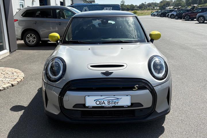 Sølv Mini Cooper SE fra 2023