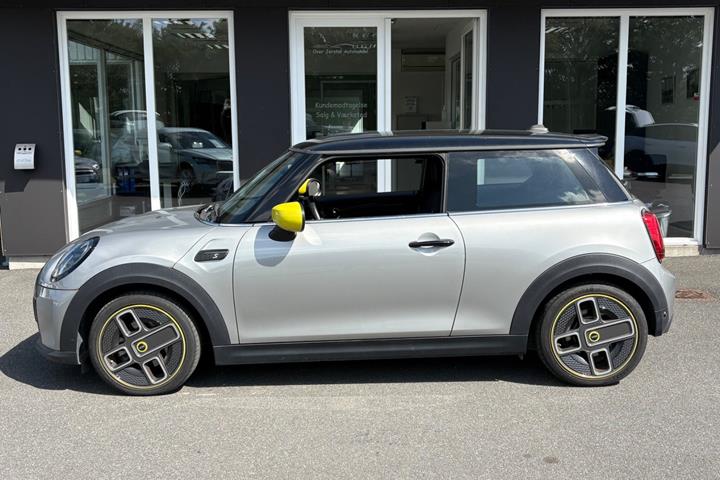 Sølv Mini Cooper SE fra 2023