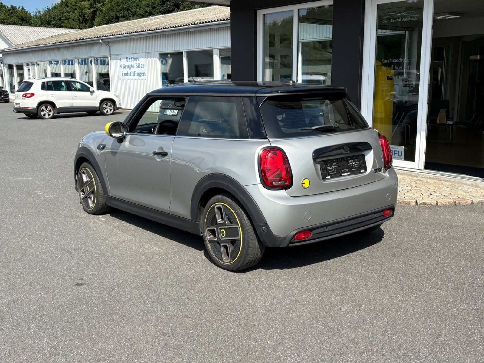 Sølv Mini Cooper SE fra 2023