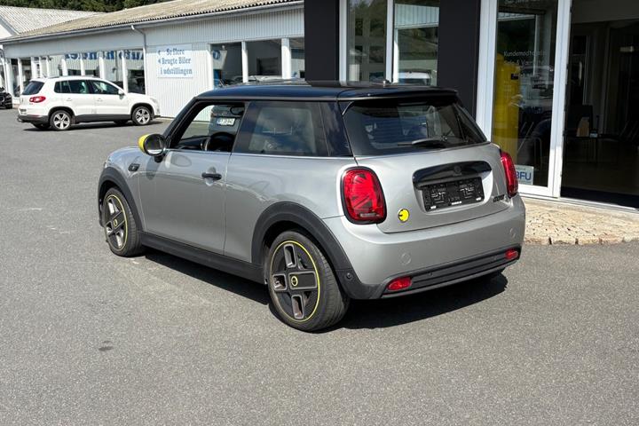 Sølv Mini Cooper SE fra 2023