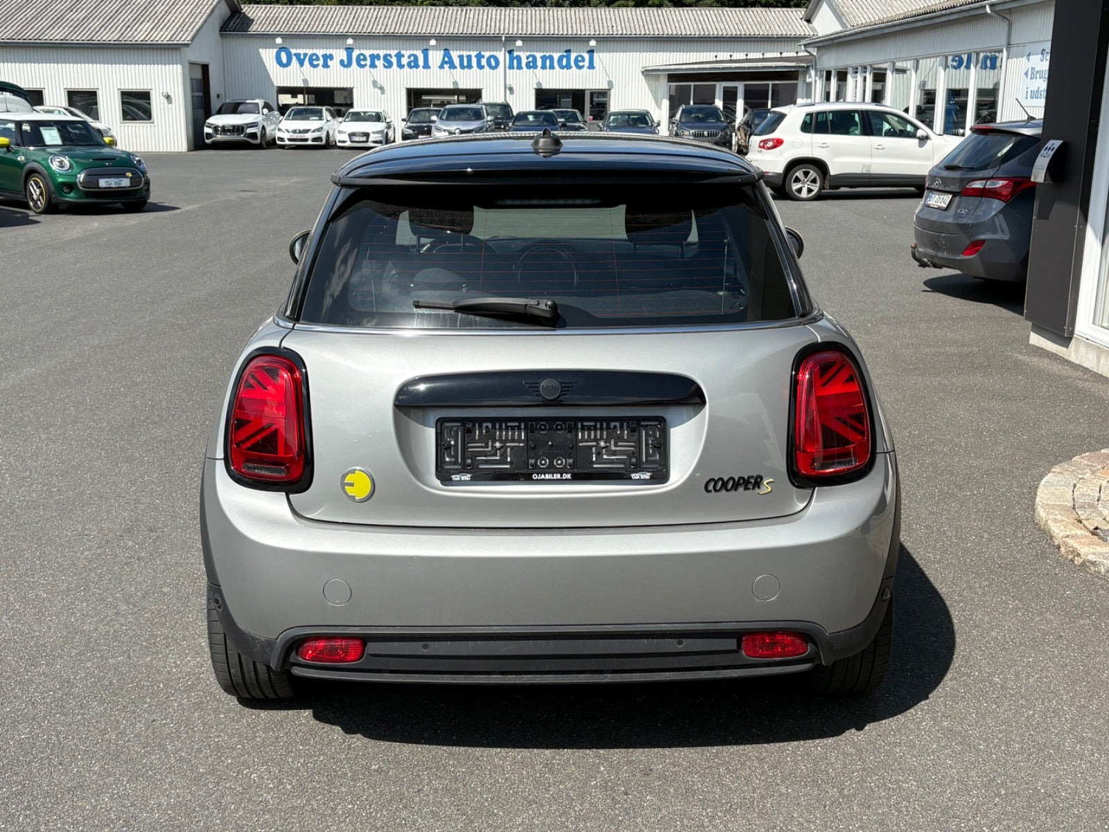 Sølv Mini Cooper SE fra 2023