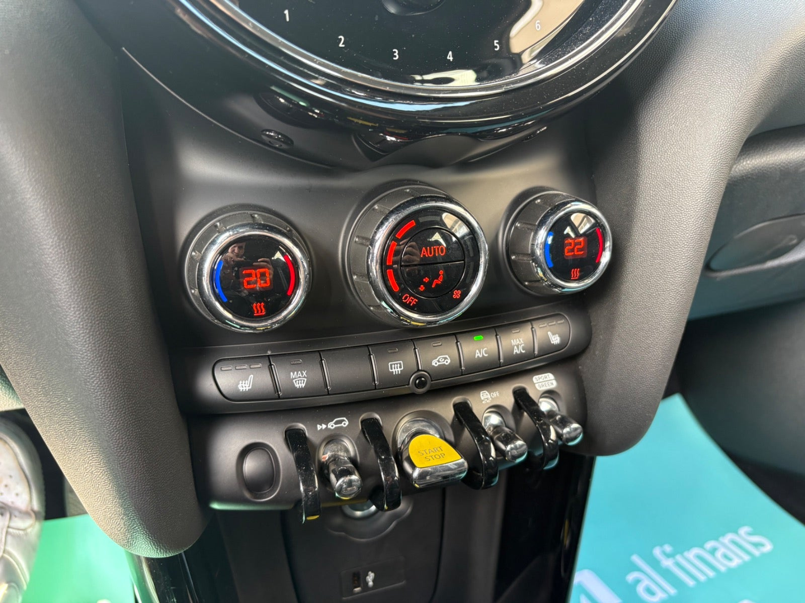 Sølv Mini Cooper SE fra 2023