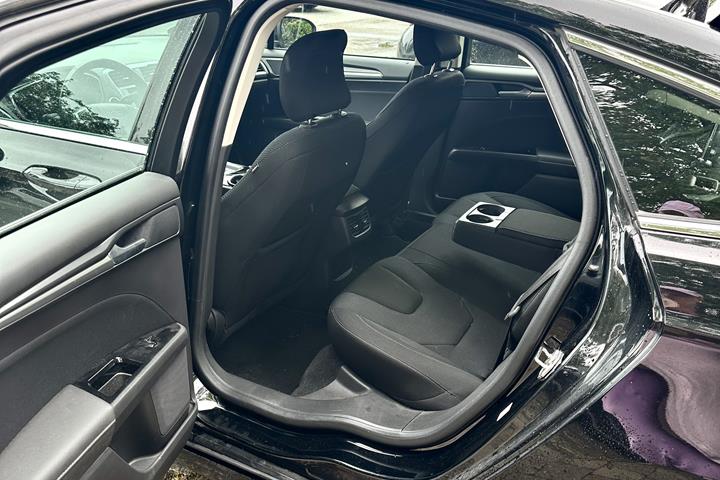 Sort Ford Mondeo fra 2016