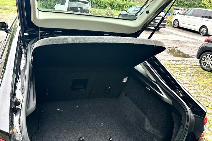 Sort Ford Mondeo fra 2016