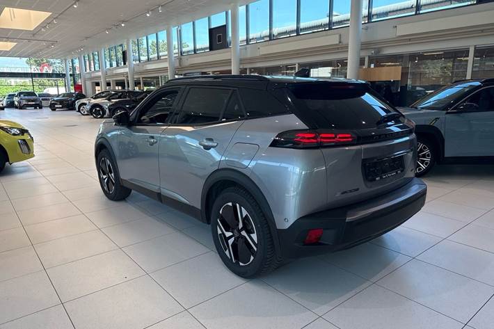 Grå Peugeot e-2008 fra 2025