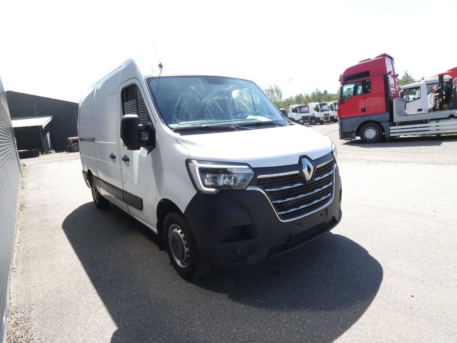 Hvid Renault Master IV T33 fra 2021