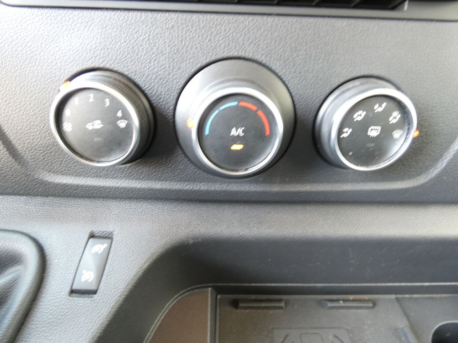 Hvid Renault Master IV T33 fra 2021