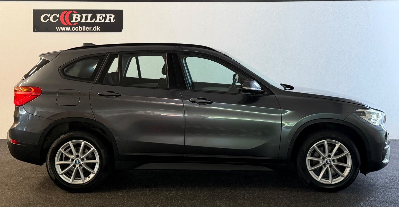 Grå BMW X1 fra 2019