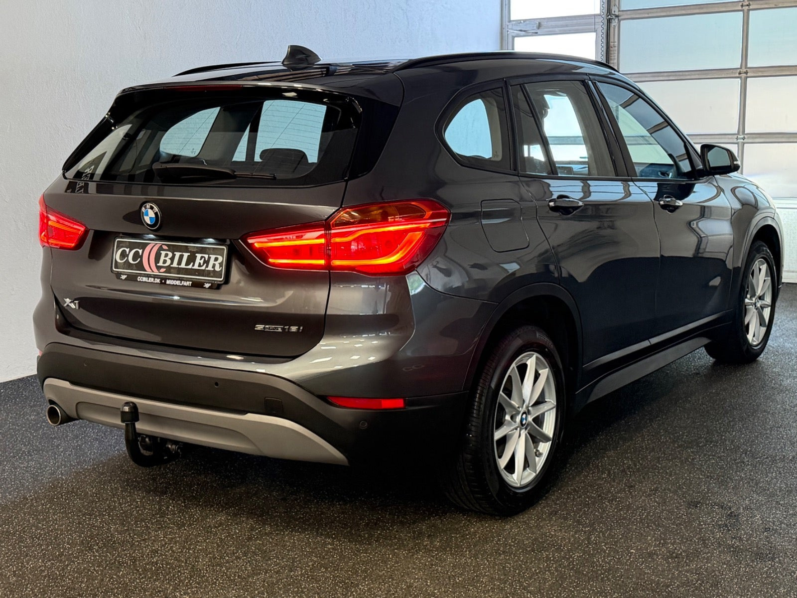 Grå BMW X1 fra 2019