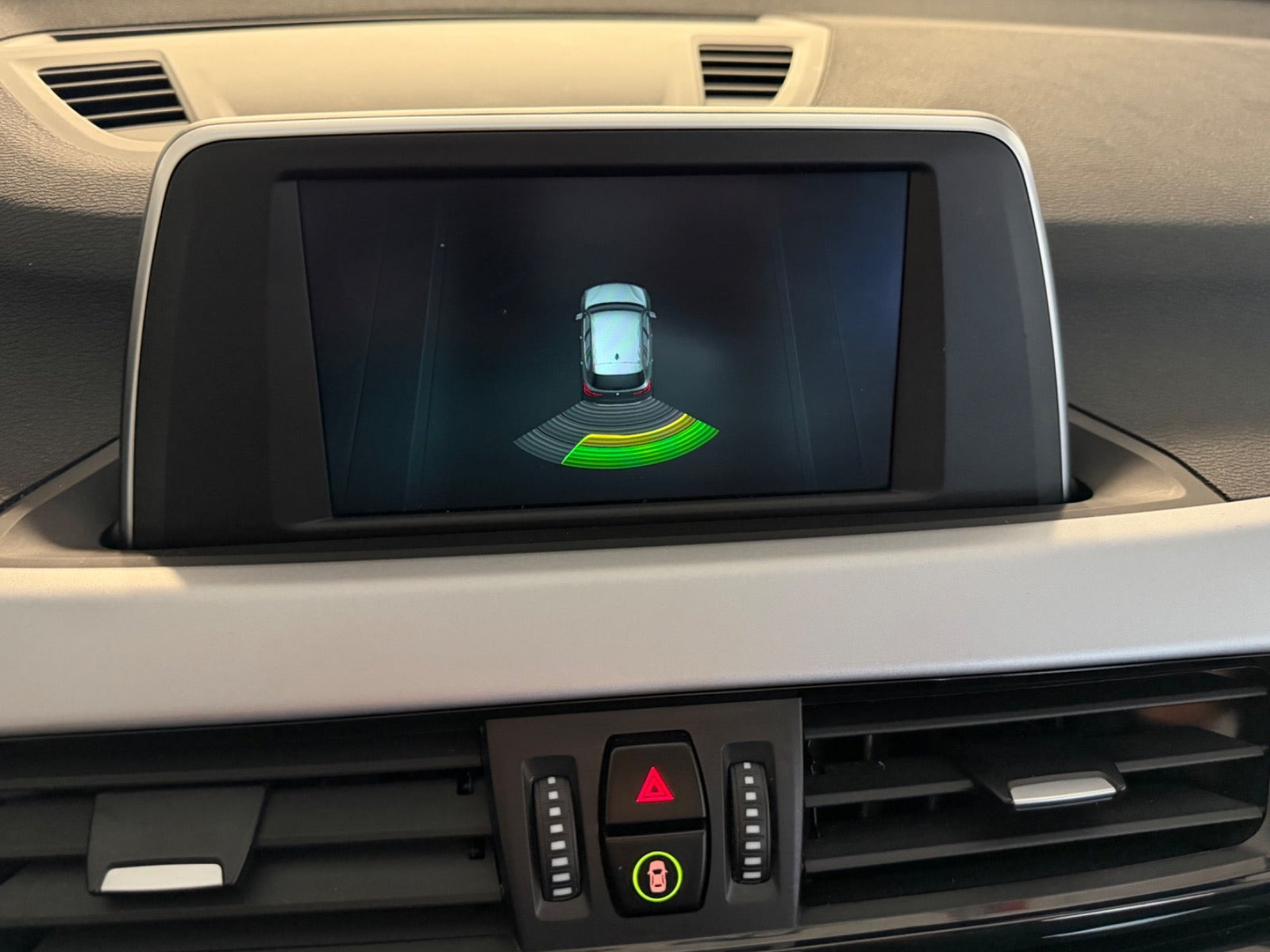 Grå BMW X1 fra 2019