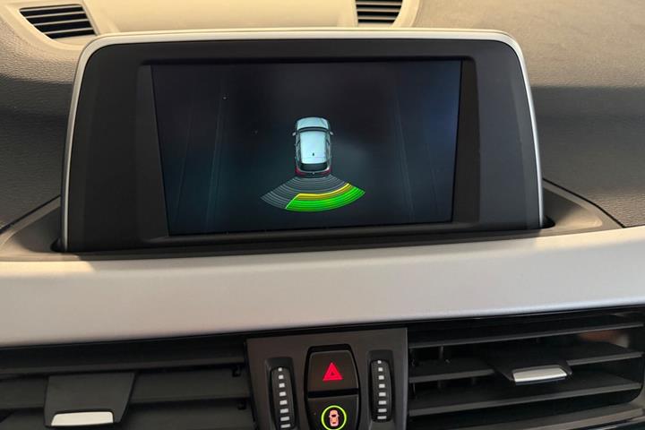 Grå BMW X1 fra 2019