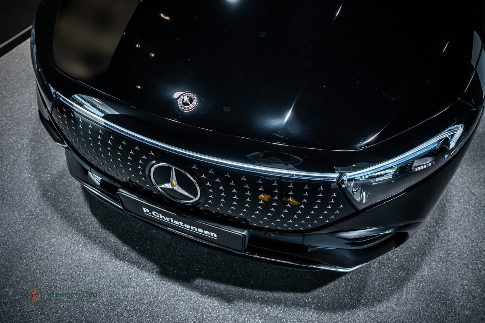 Sort Mercedes EQA350 fra 2024