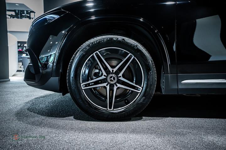 Sort Mercedes EQA350 fra 2024