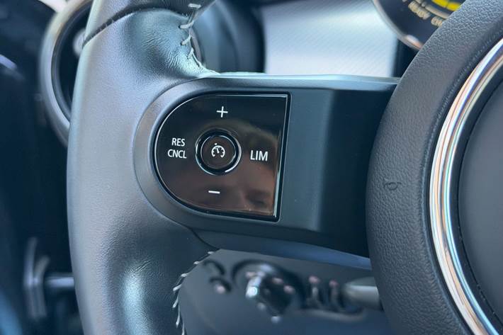 Sort Mini Cooper SE fra 2024