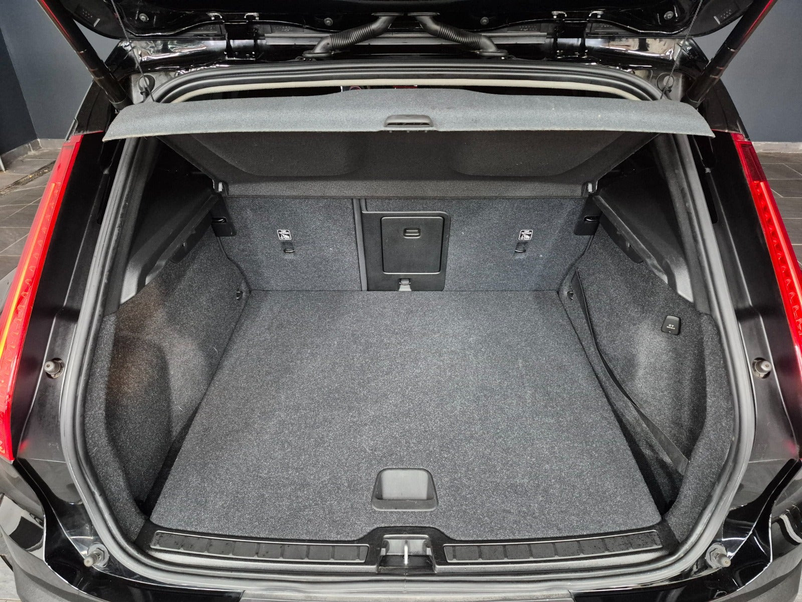 Sort Volvo XC40 fra 2021