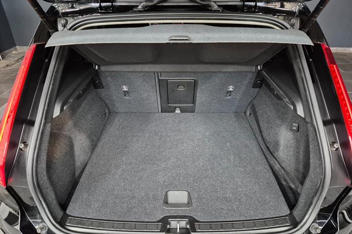 Sort Volvo XC40 fra 2021