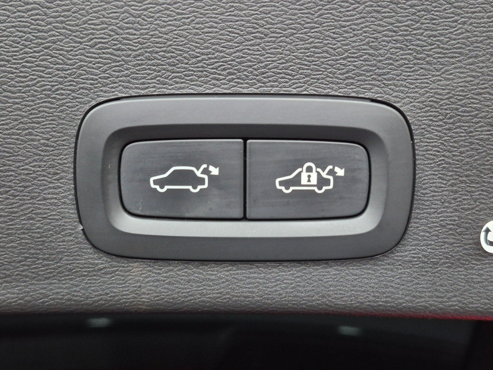 Sort Volvo XC40 fra 2021