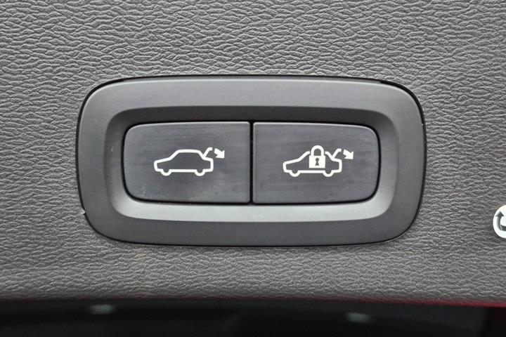 Sort Volvo XC40 fra 2021