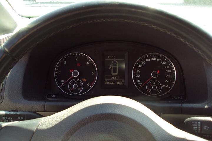 Grå VW Touran fra 2011