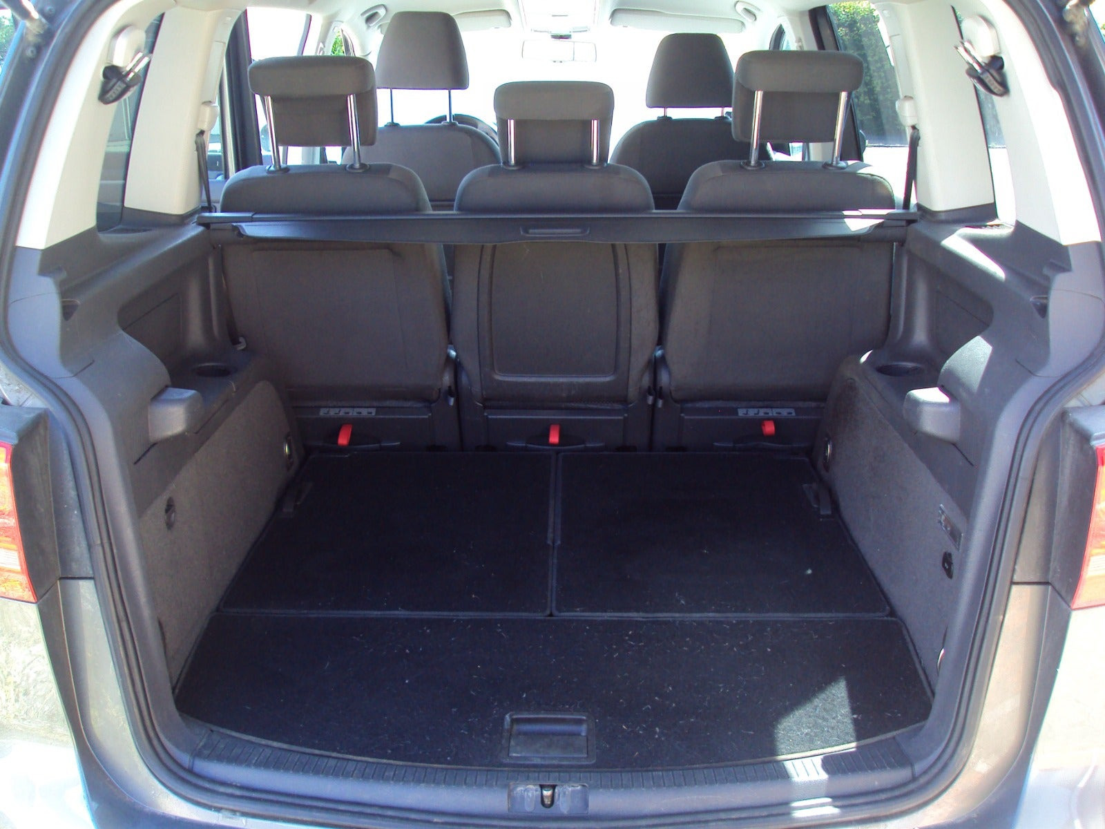 Grå VW Touran fra 2011