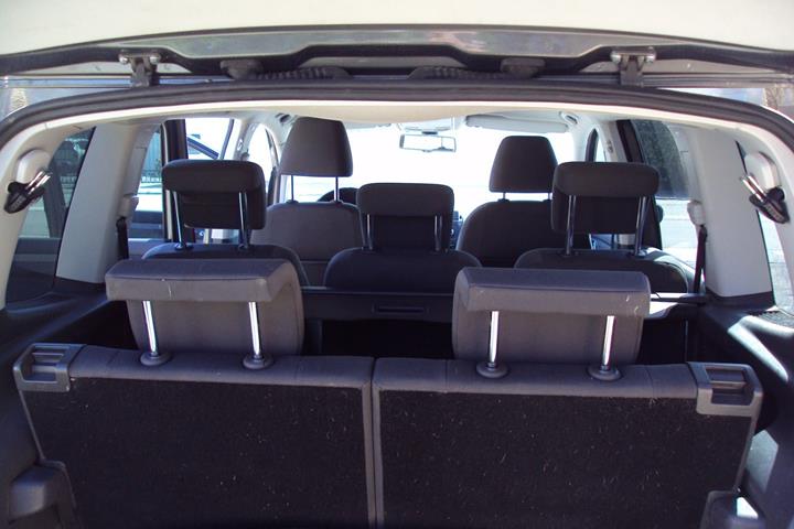 Grå VW Touran fra 2011