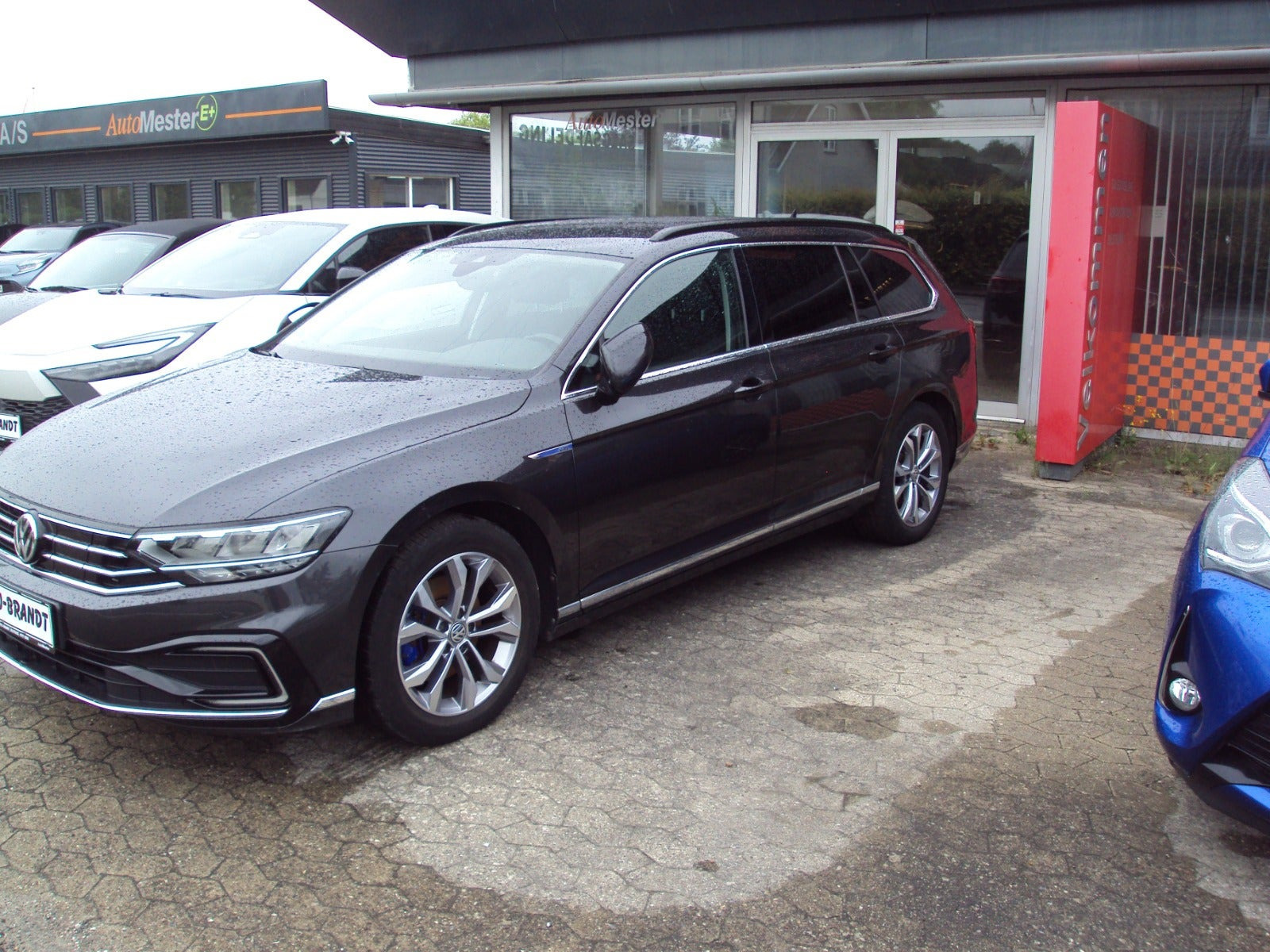 Grå VW Passat fra 2020