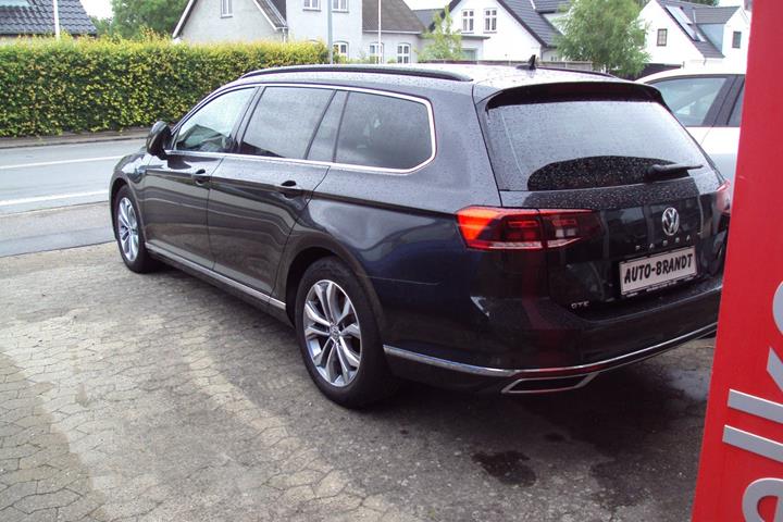 Grå VW Passat fra 2020