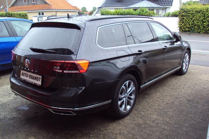 Grå VW Passat fra 2020