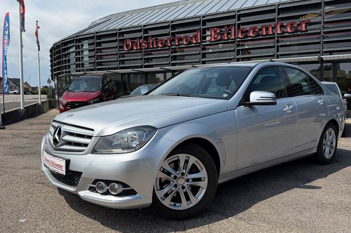 Sølv Mercedes C180 fra 2014